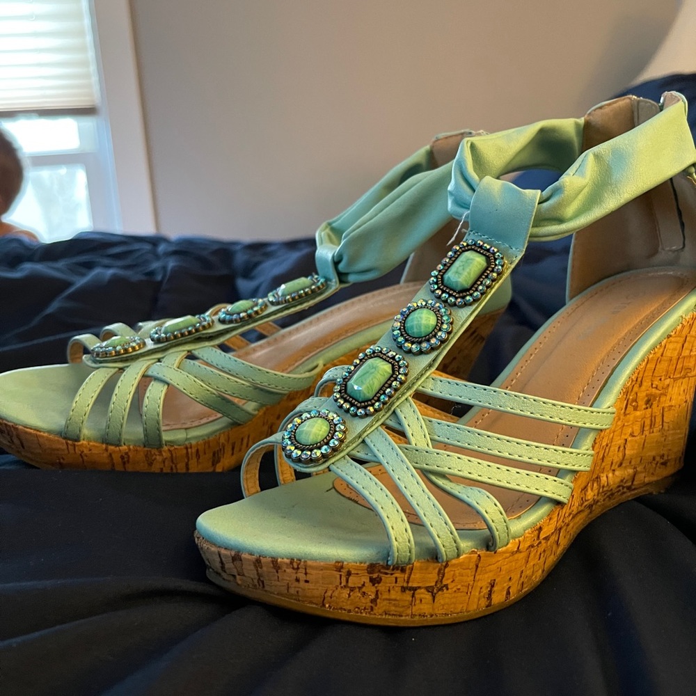 Teal/turquoise wedge shoe